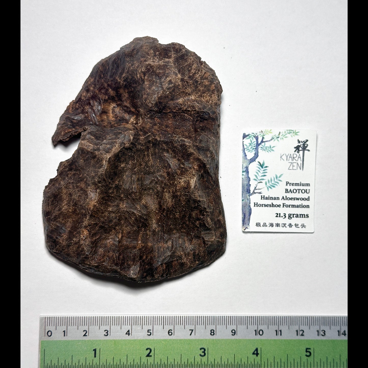 Premium Baotou Hainan Aloeswood Horseshoe Formation 21.3g